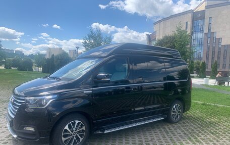 Hyundai Grand Starex Grand Starex I рестайлинг 2, 2018 год, 4 300 000 рублей, 3 фотография