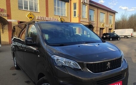 Peugeot Traveller I, 2018 год, 3 100 000 рублей, 3 фотография