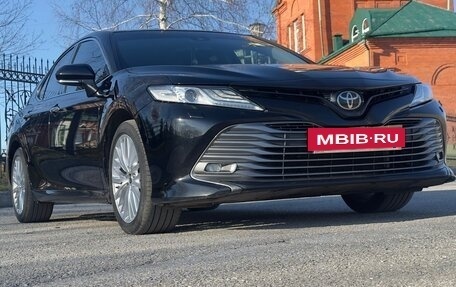 Toyota Camry, 2019 год, 2 740 000 рублей, 4 фотография