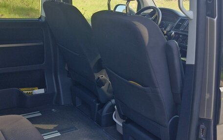 Volkswagen Multivan T6 рестайлинг, 2017 год, 5 999 999 рублей, 5 фотография