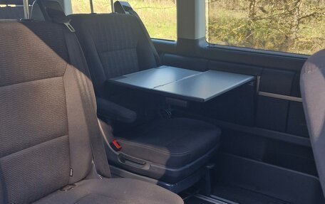 Volkswagen Multivan T6 рестайлинг, 2017 год, 5 999 999 рублей, 4 фотография