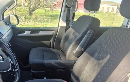 Volkswagen Multivan T6 рестайлинг, 2017 год, 5 999 999 рублей, 9 фотография