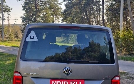 Volkswagen Multivan T6 рестайлинг, 2017 год, 5 999 999 рублей, 6 фотография
