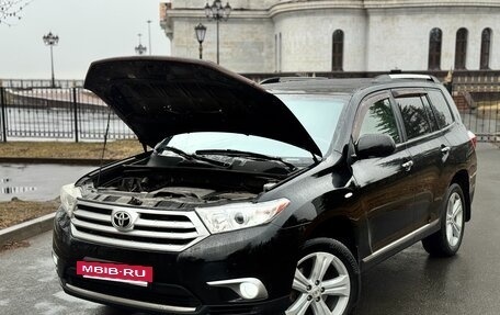 Toyota Highlander III, 2011 год, 1 820 000 рублей, 7 фотография