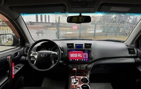 Toyota Highlander III, 2011 год, 1 820 000 рублей, 3 фотография