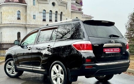 Toyota Highlander III, 2011 год, 1 820 000 рублей, 2 фотография