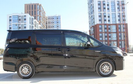 Toyota Voxy III, 2018 год, 2 460 000 рублей, 5 фотография