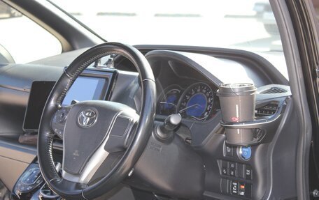 Toyota Voxy III, 2018 год, 2 460 000 рублей, 12 фотография