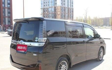 Toyota Voxy III, 2018 год, 2 460 000 рублей, 7 фотография