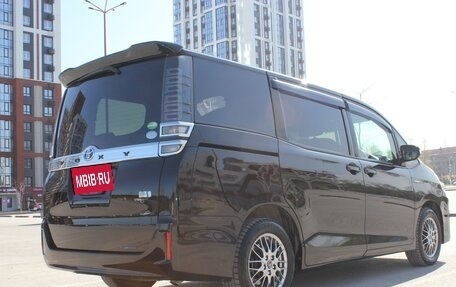 Toyota Voxy III, 2018 год, 2 460 000 рублей, 6 фотография