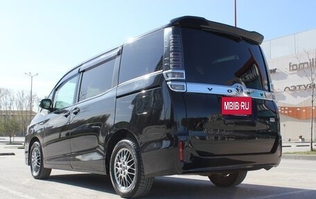 Toyota Voxy III, 2018 год, 2 460 000 рублей, 9 фотография