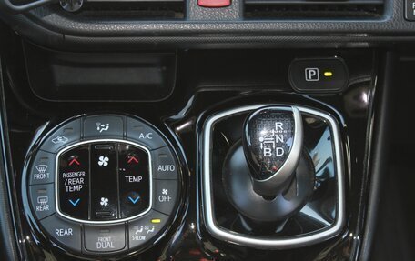 Toyota Voxy III, 2018 год, 2 460 000 рублей, 17 фотография