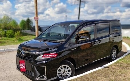 Toyota Voxy III, 2018 год, 2 460 000 рублей, 39 фотография