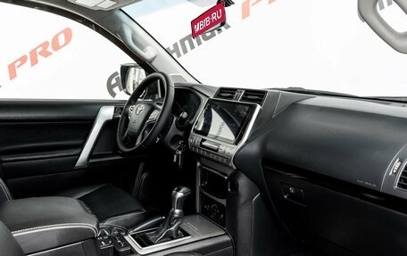 Toyota Land Cruiser Prado 150 рестайлинг 2, 2017 год, 4 350 000 рублей, 14 фотография