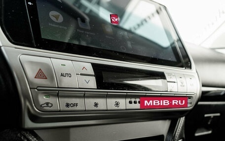 Toyota Land Cruiser Prado 150 рестайлинг 2, 2017 год, 4 350 000 рублей, 21 фотография