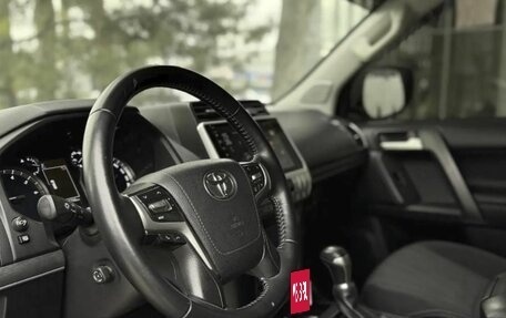 Toyota Land Cruiser Prado 150 рестайлинг 2, 2019 год, 5 750 000 рублей, 13 фотография