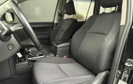 Toyota Land Cruiser Prado 150 рестайлинг 2, 2019 год, 5 750 000 рублей, 17 фотография