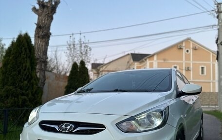 Hyundai Solaris II рестайлинг, 2011 год, 740 000 рублей, 1 фотография