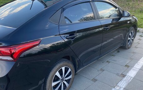 Hyundai Solaris II рестайлинг, 2017 год, 1 300 000 рублей, 3 фотография