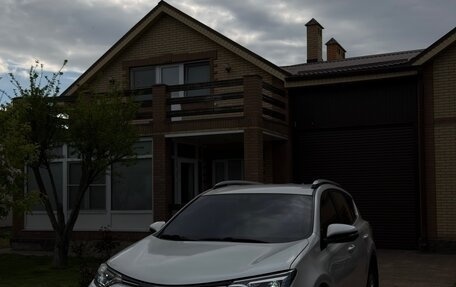 Toyota RAV4, 2016 год, 2 800 000 рублей, 2 фотография