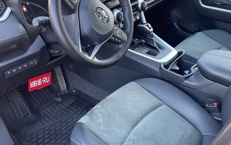 Toyota RAV4, 2024 год, 4 200 000 рублей, 9 фотография
