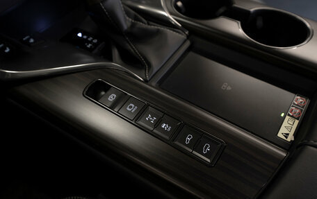 Lexus LX, 2024 год, 15 000 000 рублей, 17 фотография