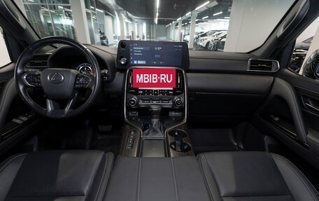 Lexus LX, 2024 год, 15 000 000 рублей, 8 фотография