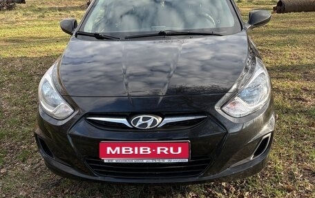 Hyundai Solaris II рестайлинг, 2013 год, 690 000 рублей, 1 фотография
