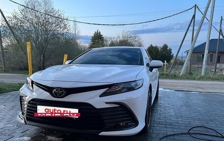 Toyota Camry, 2022 год, 3 100 000 рублей, 2 фотография