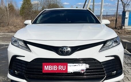 Toyota Camry, 2022 год, 3 100 000 рублей, 5 фотография