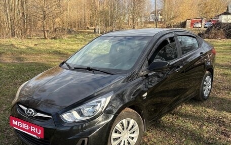 Hyundai Solaris II рестайлинг, 2013 год, 690 000 рублей, 2 фотография