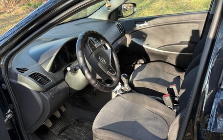 Hyundai Solaris II рестайлинг, 2013 год, 690 000 рублей, 14 фотография