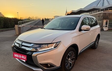 Mitsubishi Outlander III рестайлинг 3, 2017 год, 1 850 000 рублей, 4 фотография