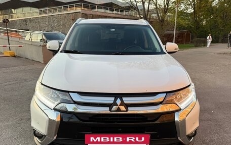 Mitsubishi Outlander III рестайлинг 3, 2017 год, 1 850 000 рублей, 3 фотография