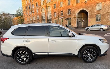 Mitsubishi Outlander III рестайлинг 3, 2017 год, 1 850 000 рублей, 5 фотография