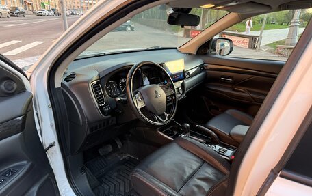 Mitsubishi Outlander III рестайлинг 3, 2017 год, 1 850 000 рублей, 15 фотография