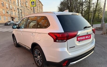 Mitsubishi Outlander III рестайлинг 3, 2017 год, 1 850 000 рублей, 9 фотография