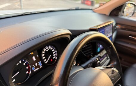 Mitsubishi Outlander III рестайлинг 3, 2017 год, 1 850 000 рублей, 21 фотография