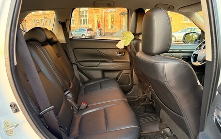Mitsubishi Outlander III рестайлинг 3, 2017 год, 1 850 000 рублей, 28 фотография