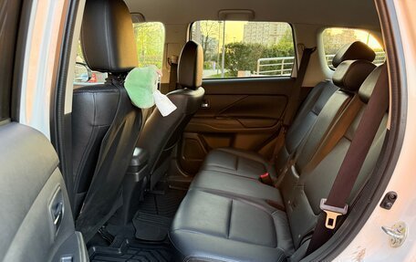 Mitsubishi Outlander III рестайлинг 3, 2017 год, 1 850 000 рублей, 23 фотография