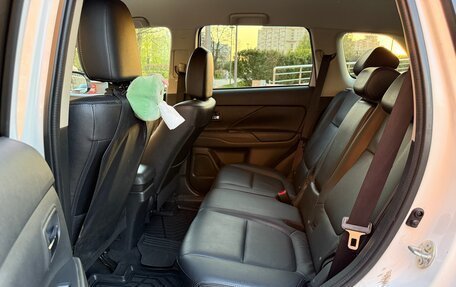 Mitsubishi Outlander III рестайлинг 3, 2017 год, 1 850 000 рублей, 27 фотография