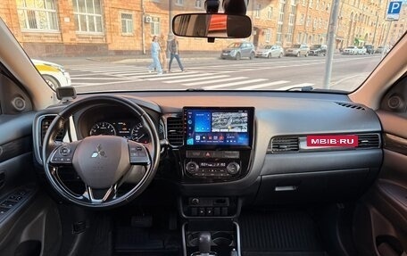 Mitsubishi Outlander III рестайлинг 3, 2017 год, 1 850 000 рублей, 29 фотография