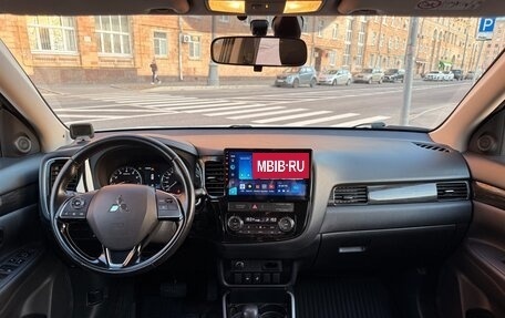 Mitsubishi Outlander III рестайлинг 3, 2017 год, 1 850 000 рублей, 25 фотография