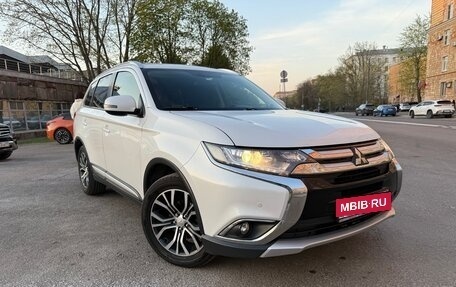 Mitsubishi Outlander III рестайлинг 3, 2017 год, 1 850 000 рублей, 33 фотография