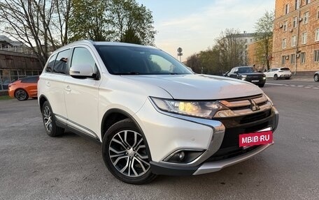 Mitsubishi Outlander III рестайлинг 3, 2017 год, 1 850 000 рублей, 36 фотография