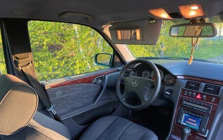 Mercedes-Benz E-Класс, 2000 год, 850 000 рублей, 3 фотография