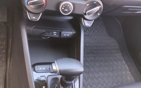 KIA Stonic, 2020 год, 1 950 000 рублей, 8 фотография