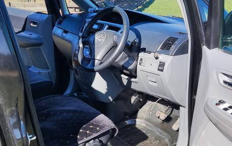 Toyota Voxy II, 2006 год, 1 060 000 рублей, 8 фотография