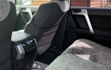 Toyota Land Cruiser Prado 150 рестайлинг 2, 2019 год, 5 450 000 рублей, 6 фотография