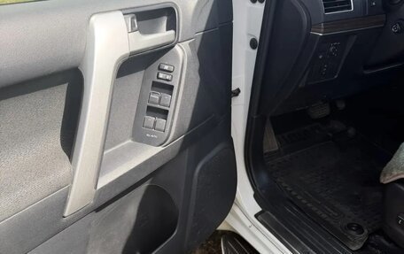 Toyota Land Cruiser Prado 150 рестайлинг 2, 2019 год, 5 450 000 рублей, 7 фотография